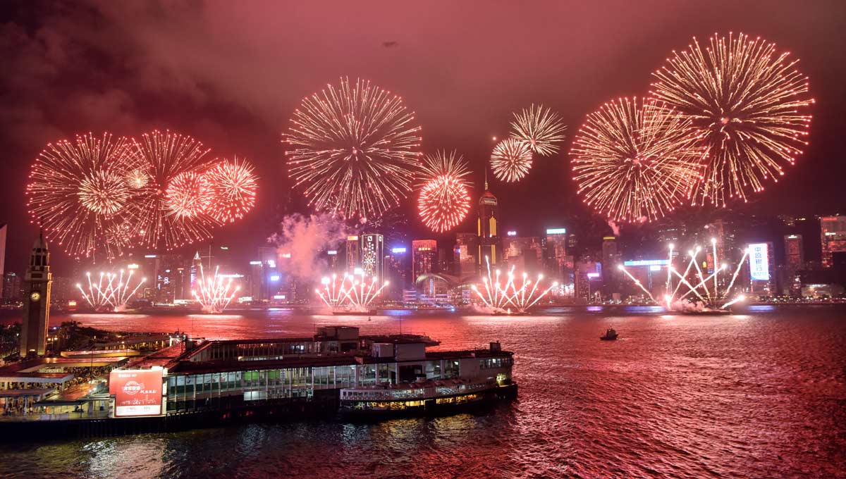 香港舉行慶?；貧w20周年煙花匯演