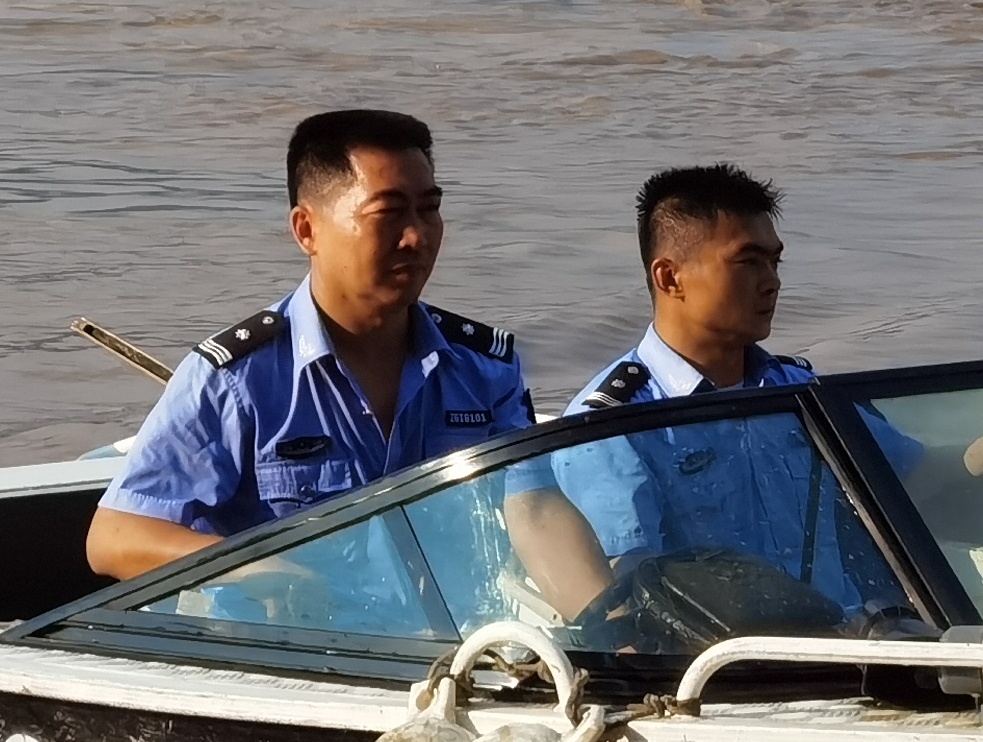 “自費(fèi)護(hù)魚的‘民間河長(zhǎng)’”鴻鵠護(hù)魚志愿隊(duì)