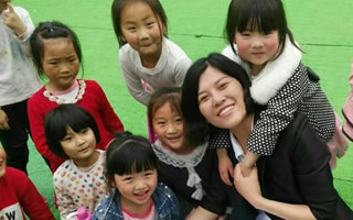 “我可以叫你媽媽嗎？”——一位基層女代表和她的希望小學(xué)