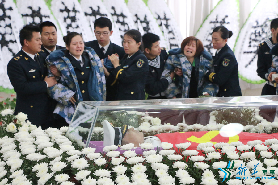 ↑資料圖片：張超烈士遺體告別儀式現(xiàn)場(chǎng)。