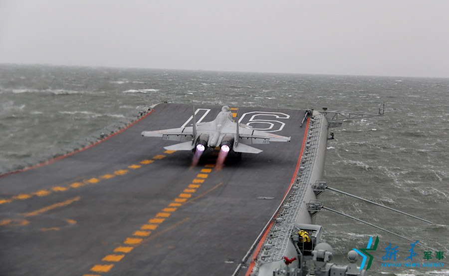 ↑資料圖片:艦載戰(zhàn)斗機(jī)起飛瞬間。 ↑資料圖片:艦載戰(zhàn)斗機(jī)起飛瞬間。