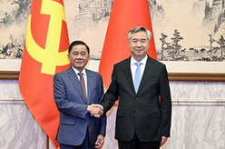 李希同越共中央政治局委員、中央書記處書記、中央檢查委員會主任陳錦繡舉行會談