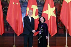 蔡奇同越共中央政治局委員、中央書記處常務(wù)書記張氏梅舉行會談