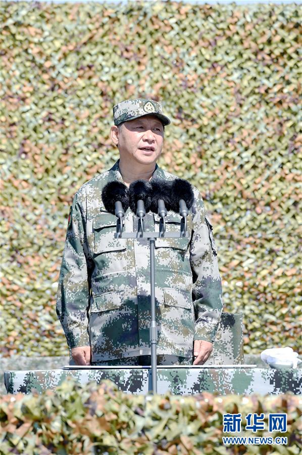 7月30日上午，慶祝中國(guó)人民解放軍建軍90周年閱兵在朱日和聯(lián)合訓(xùn)練基地隆重舉行。中共中央總書記、國(guó)家主席、中央軍委主席習(xí)近平檢閱部隊(duì)并發(fā)表重要講話。新華社記者 蘭紅光攝