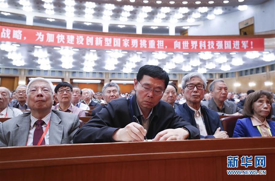 （新華全媒頭條·圖文互動）（4）向著建設(shè)世界科技強(qiáng)國的偉大目標(biāo)奮勇前進(jìn)！——習(xí)近平總書記在兩院院士大會上的重要講話引起熱烈反響之一 