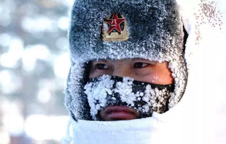 2018年2月5日，駐守在漠河縣北極村的北部戰(zhàn)區(qū)陸軍某部官兵在執(zhí)勤（來(lái)源：新華社）