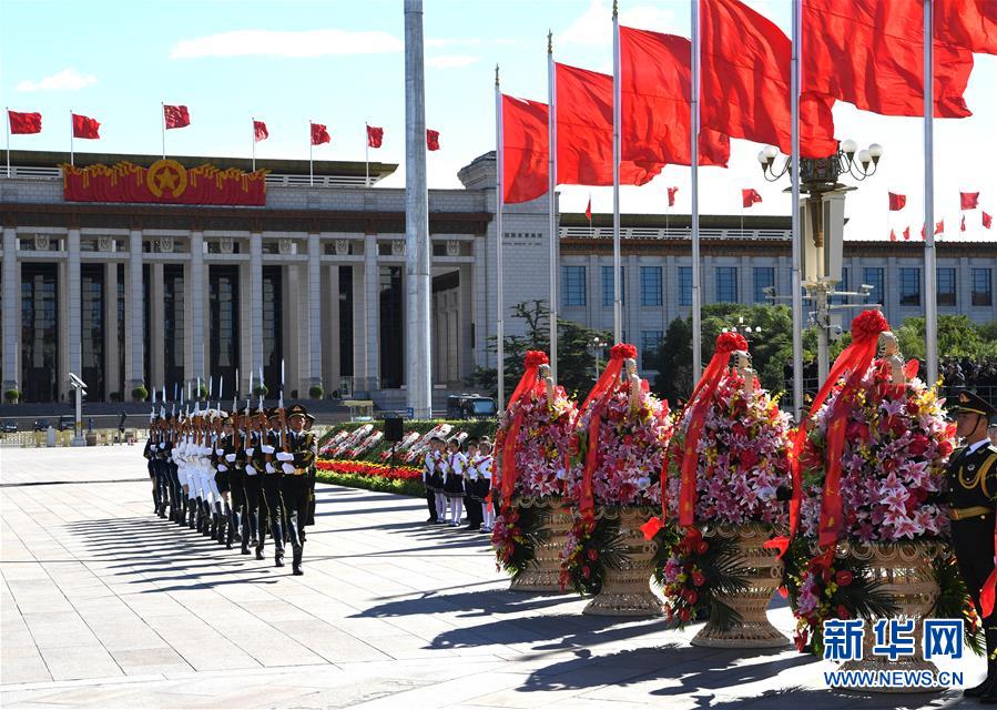 (新華全媒頭條·圖文互動(dòng))(3)致敬英烈 捍衛(wèi)榮光——寫(xiě)在英雄烈士保護(hù)法實(shí)施后首個(gè)烈士紀(jì)念日
