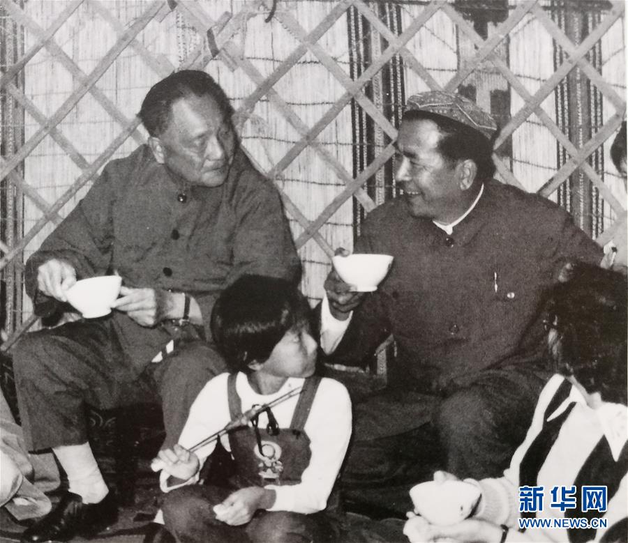 (時(shí)政)(2)鐵木爾·達(dá)瓦買(mǎi)提同志生平照片