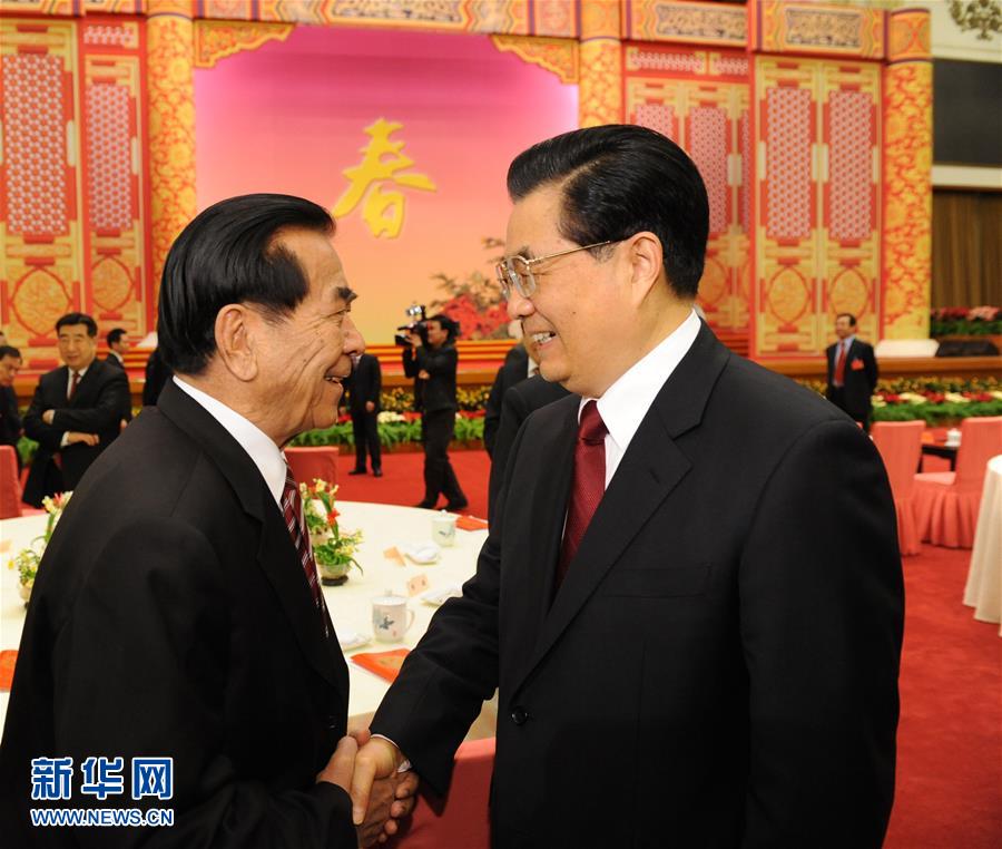 (時(shí)政)(5)鐵木爾·達(dá)瓦買(mǎi)提同志生平照片
