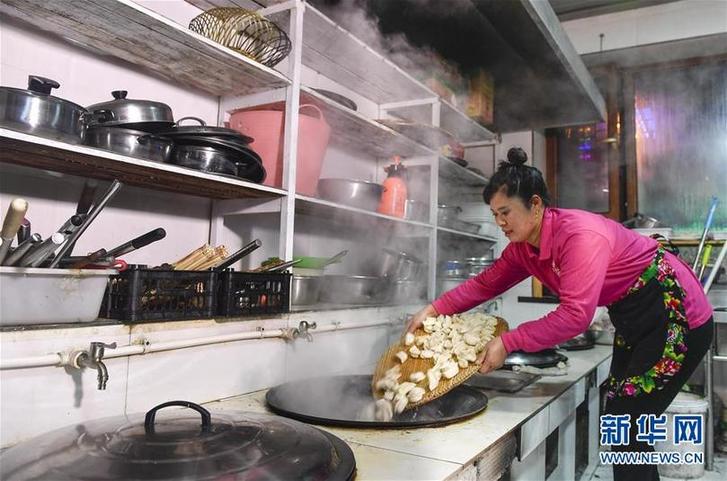 （在習(xí)近平新時(shí)代中國(guó)特色社會(huì)主義思想指引下——新時(shí)代新作為新篇章·圖文互動(dòng)）（6）三年，從無(wú)名小屯到聲名遠(yuǎn)播——這個(gè)“雪鄉(xiāng)”是如何做到的？