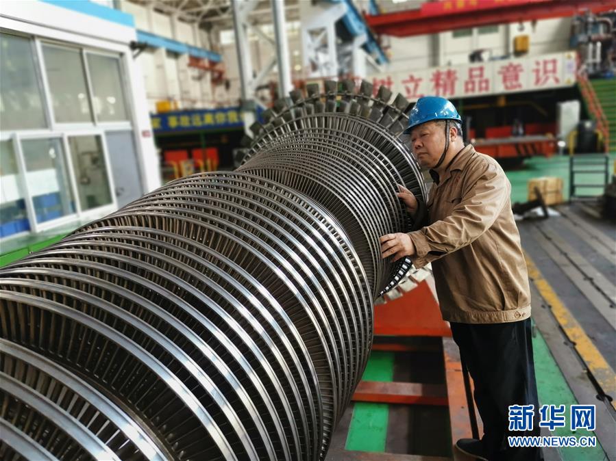 （勞動者風(fēng)采·圖文互動）（1）練就毫厘“繡花功”——記杭汽輪“金藍領(lǐng)”吳國林