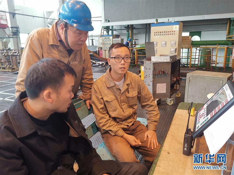 （勞動者風(fēng)采·圖文互動）（2）練就毫厘“繡花功”——記杭汽輪“金藍領(lǐng)”吳國林