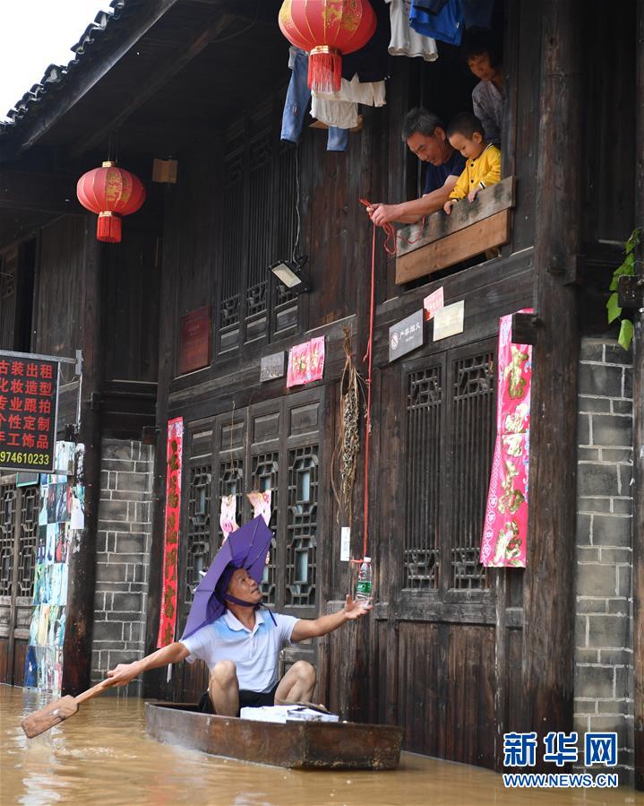 （抗洪搶險·圖文互動）（5）洪水來時，那暖心的民間救援