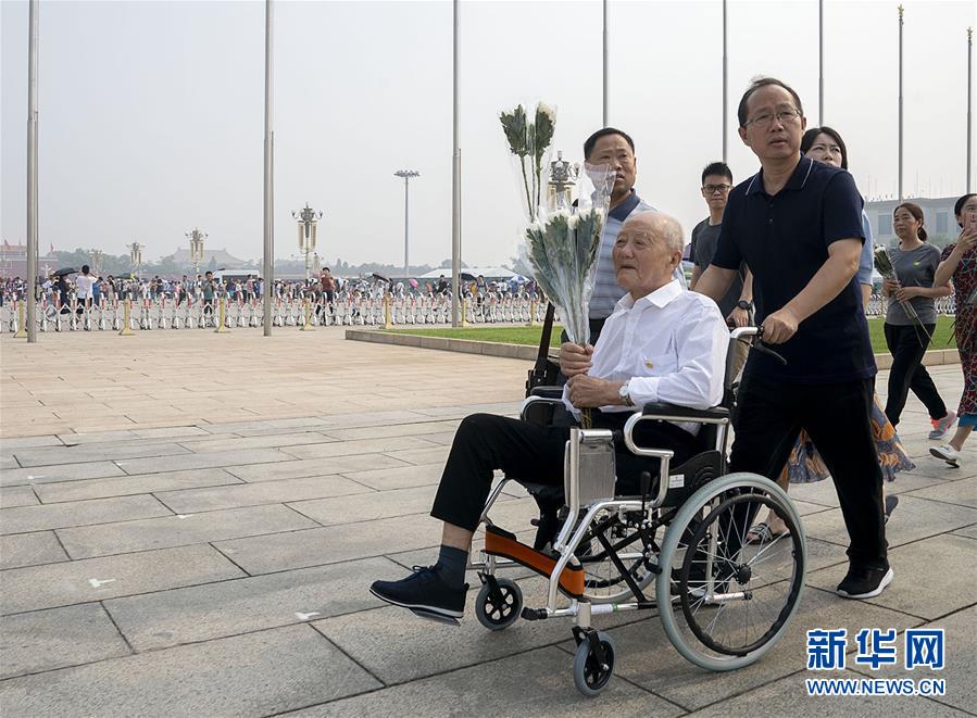 （壯麗70年·奮斗新時(shí)代——共和國榮光）（2）張富清：緊跟黨走，做黨的好戰(zhàn)士