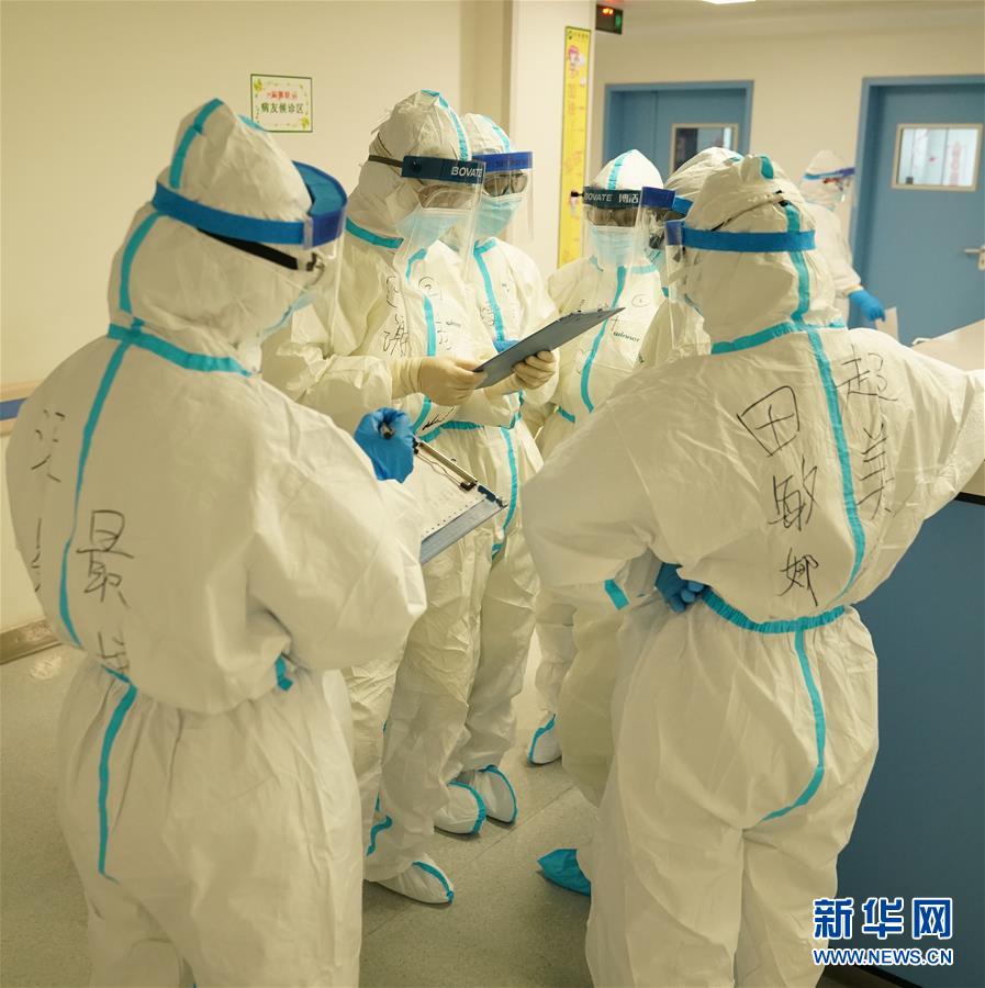 （新華全媒頭條·圖文互動(dòng)）（8）“與國家同舟，與人民共濟(jì)”——新冠肺炎重癥救治同濟(jì)醫(yī)院戰(zhàn)“疫”直擊