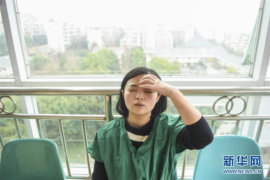 （一線抗疫群英譜·圖文互動）（8）“我已躬身入局，勢要共渡難關(guān)!”——戰(zhàn)“疫”一線醫(yī)生黃霞
