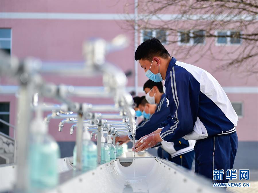 (新華全媒頭條·圖文互動)(11)春天里的瑯瑯書聲━━部分地方學(xué)校開學(xué)見聞