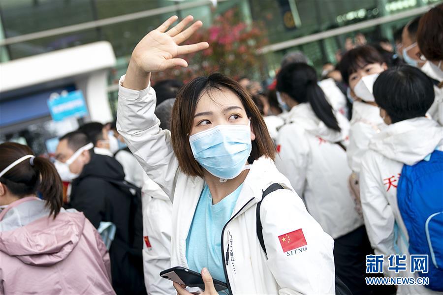 （新華全媒頭條·圖文互動(dòng)）（4）最美逆行者，武漢永遠(yuǎn)記得你！——首批援鄂醫(yī)療隊(duì)返程紀(jì)實(shí)