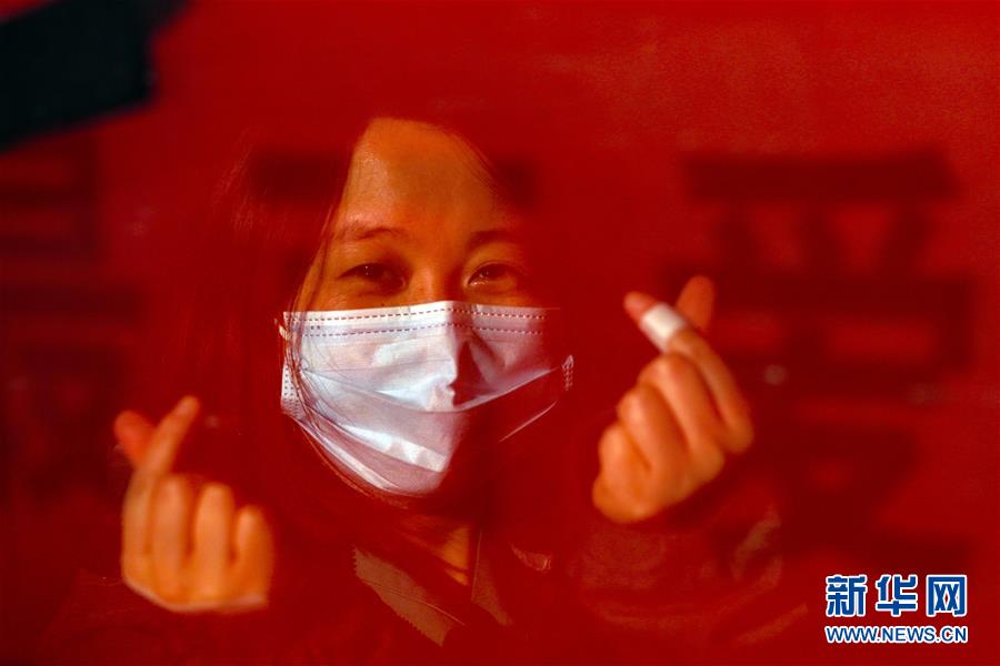 （新華全媒頭條·圖文互動(dòng)）（5）最美逆行者，武漢永遠(yuǎn)記得你！——首批援鄂醫(yī)療隊(duì)返程紀(jì)實(shí)