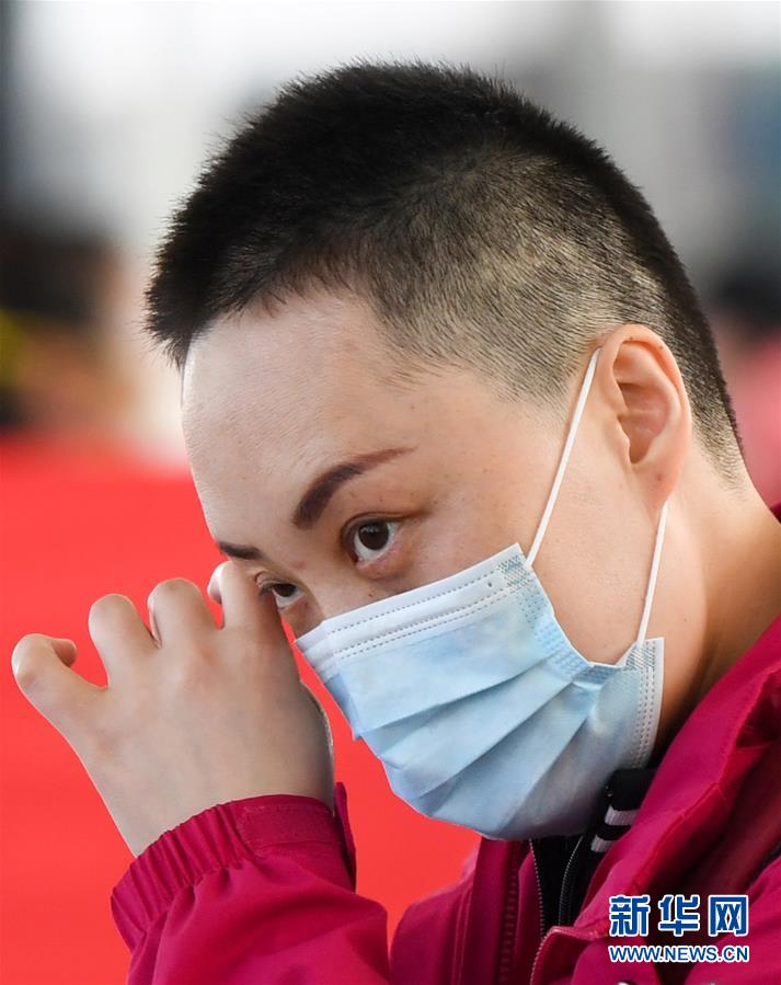 （新華全媒頭條·圖文互動(dòng)）（11）最美逆行者，武漢永遠(yuǎn)記得你！——首批援鄂醫(yī)療隊(duì)返程紀(jì)實(shí)