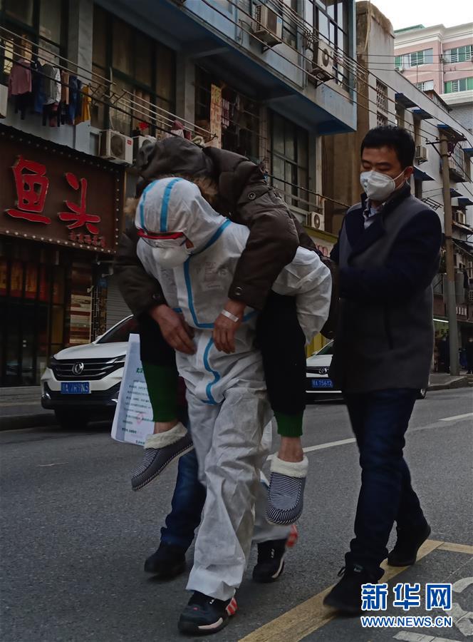 （習(xí)近平致敬的戰(zhàn)“疫”英雄·公安干警篇·圖文互動(dòng)）（4）他們，抗疫一線鑄警魂