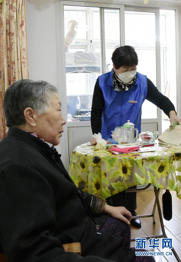 （在習近平新時代中國特色社會主義思想指引下——新時代新作為新篇章·習近平總書記關(guān)切事·圖文互動）（6）增強困難群眾對疫情影響的抵抗力
