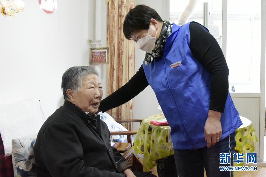 （在習近平新時代中國特色社會主義思想指引下——新時代新作為新篇章·習近平總書記關(guān)切事·圖文互動）（7）增強困難群眾對疫情影響的抵抗力