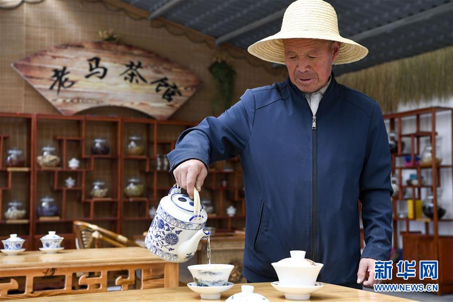 （新華全媒頭條·圖文互動(dòng)）（5）初夏，循著總書記的腳步探訪產(chǎn)業(yè)扶貧新事