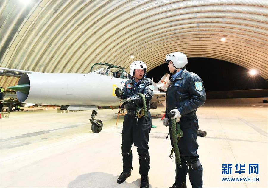 （圖文互動）（5）5290小時！中國空軍殲擊機飛行紀錄保持者光榮停飛