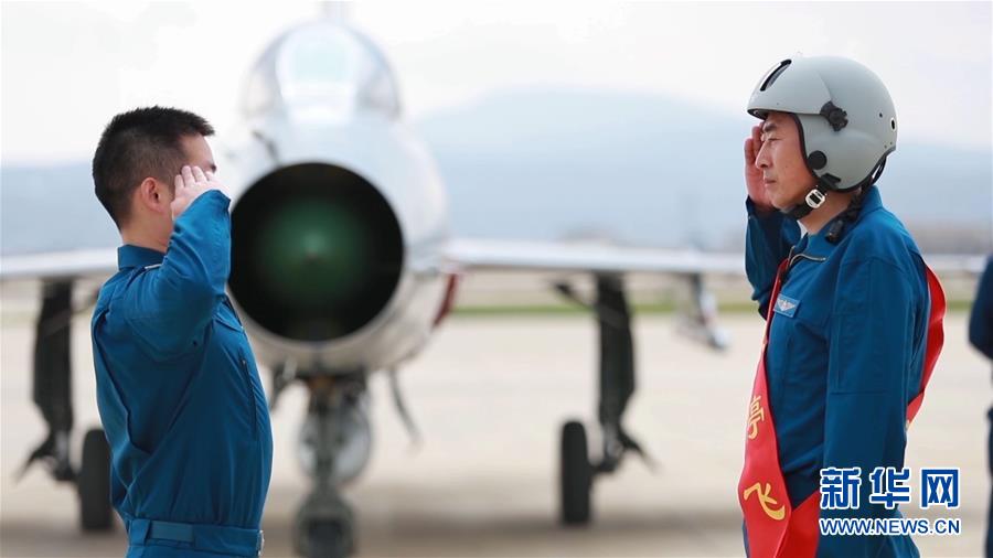 （圖文互動）（8）5290小時！中國空軍殲擊機飛行紀錄保持者光榮停飛