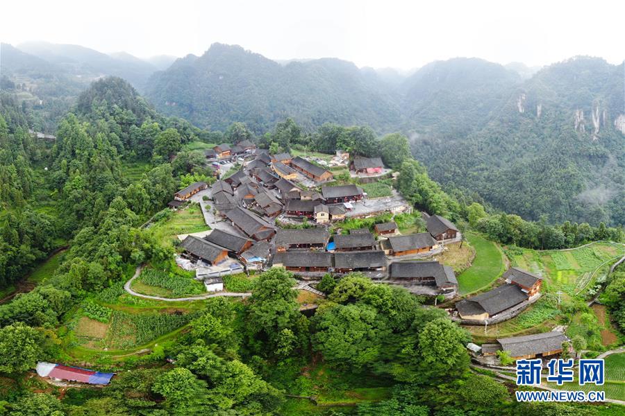 （新華全媒頭條·走向我們的小康生活·圖文互動）（7）那山，那人，那苗寨——十八洞村三代人的奮斗史