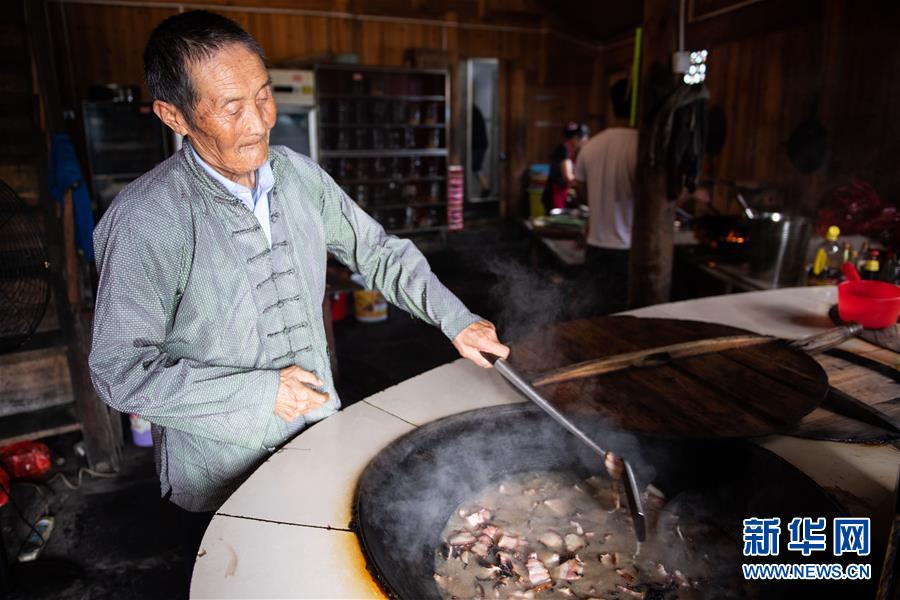 （新華全媒頭條·走向我們的小康生活·圖文互動）（8）那山，那人，那苗寨——十八洞村三代人的奮斗史