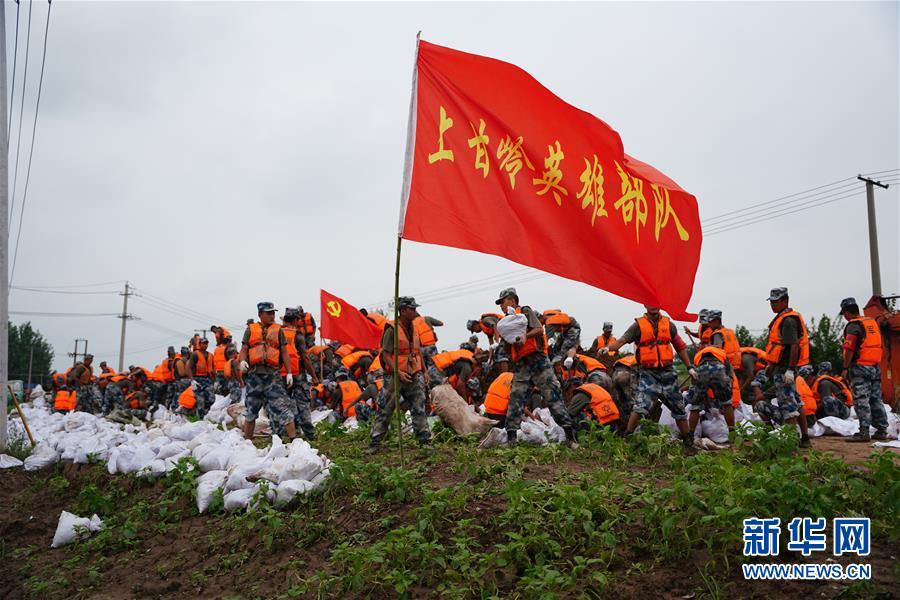 （防汛抗洪·圖文互動(dòng)）（4）洪水不退，子弟兵誓死不退——解放軍和武警部隊(duì)官兵參與洪澇災(zāi)害搶險(xiǎn)救援記事