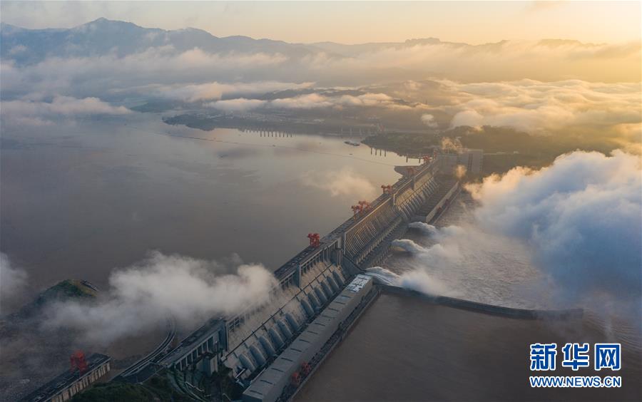 #（防汛抗洪·圖文互動(dòng)）（2）三峽水庫有效攔蓄長(zhǎng)江2020年第3號(hào)洪水削峰達(dá)36.7%