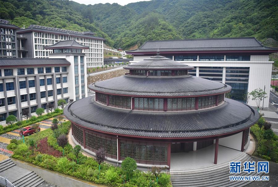（新華視點(diǎn)·圖文互動(dòng)）（4）學(xué)校建漂亮點(diǎn)本無(wú)錯(cuò)，為何這所“豪華中學(xué)”讓人困惑？