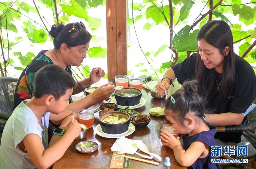 （在習(xí)近平新時代中國特色社會主義思想指引下——新時代新作為新篇章·習(xí)近平總書記關(guān)切事·圖文互動）（6）珍惜盤中餐，狠剎浪費(fèi)風(fēng)——各地積極行動堅決制止餐飲浪費(fèi)