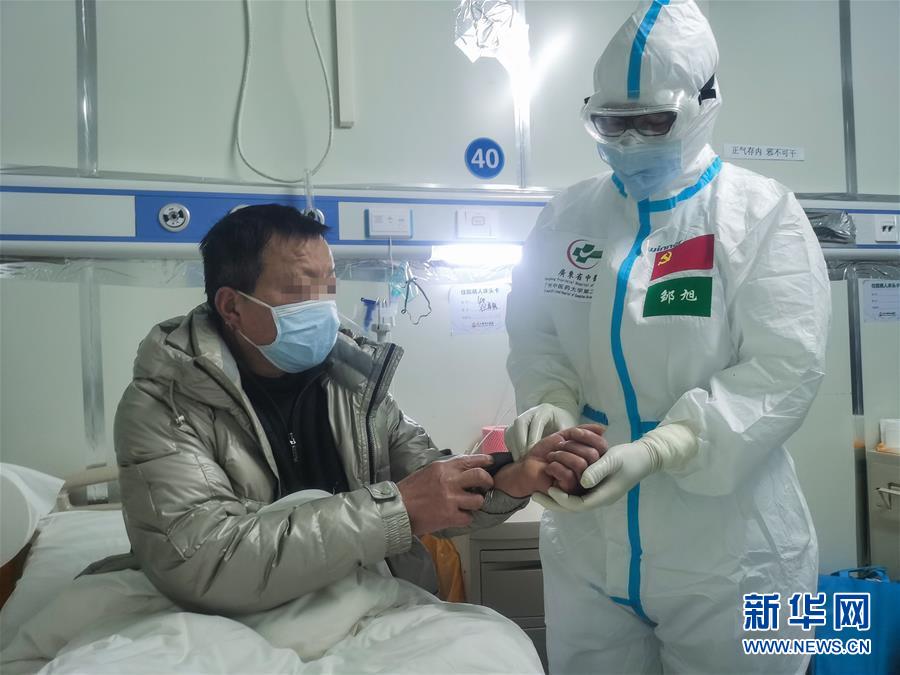 （抗疫一線醫(yī)務(wù)人員英雄群體·圖文互動）（2）合力護航生命之舟——遼寧、上海、廣東等醫(yī)療隊聯(lián)手決戰(zhàn)雷神山