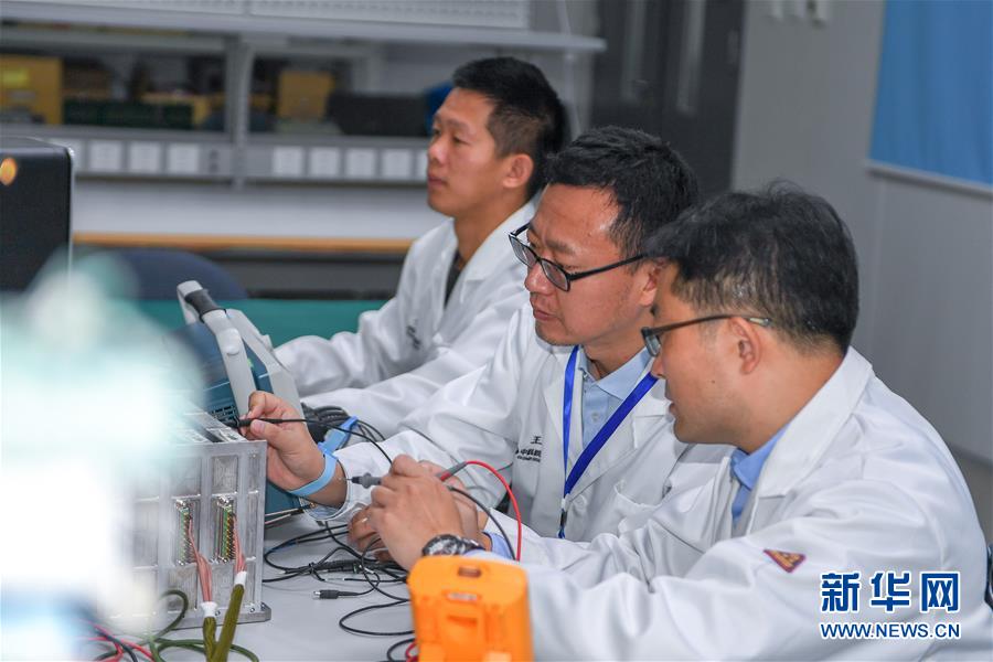 （在習(xí)近平新時代中國特色社會主義思想指引下——新時代新作為新篇章·習(xí)近平總書記關(guān)切事·圖文互動）（2）終不悔為國為民，攀高峰只爭朝夕——來自科學(xué)家們的動人故事