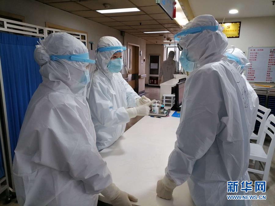 （抗疫一線醫(yī)務人員英雄群體·圖文互動）（3）“救治危重病人，我們拼盡全力”——記四川大學華西醫(yī)院援鄂重癥救治醫(yī)療隊