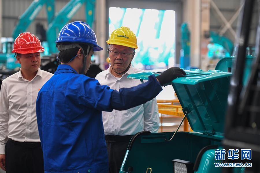 （落實(shí)“六穩(wěn)”“六保”企業(yè)見聞·圖文互動）（7）“智慧工廠”引領(lǐng)“生產(chǎn)節(jié)拍”——走進(jìn)山河智能一探究竟