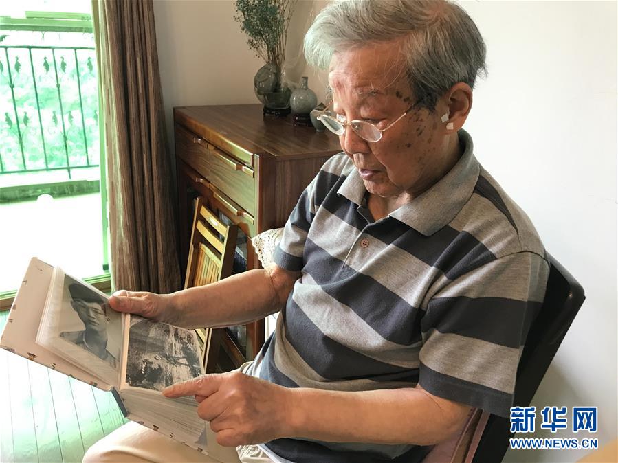 （紀(jì)念抗美援朝70周年·圖文互動(dòng)）戰(zhàn)地金達(dá)萊，花兒為誰(shuí)開(kāi)？——記志愿軍老戰(zhàn)士文工隊(duì)員任紅舉