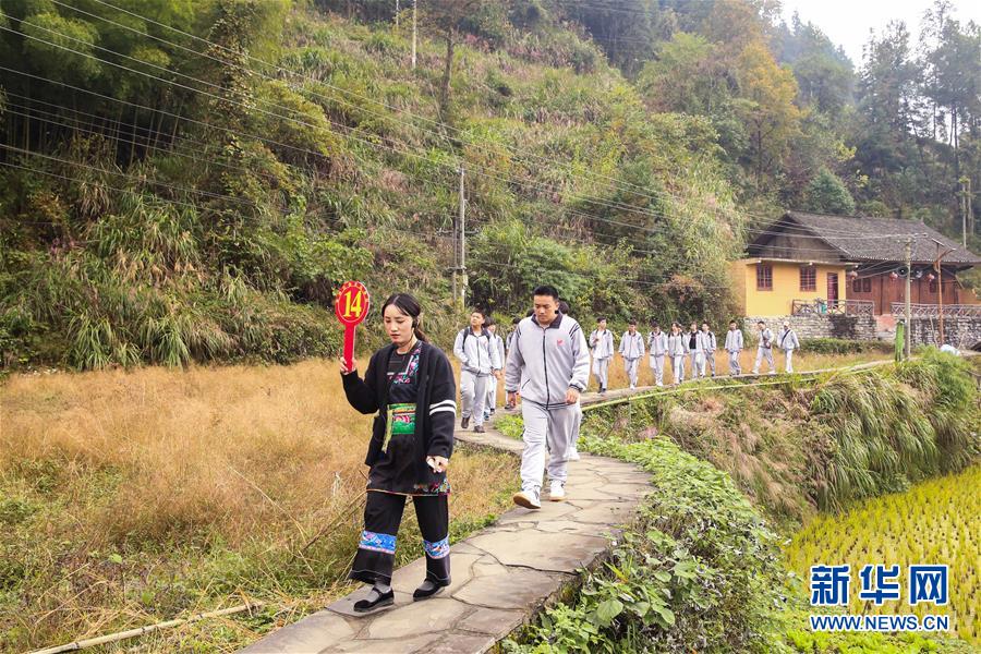 （在習近平新時代中國特色社會主義思想指引下——新時代新作為新篇章·習近平總書記關切事·圖文互動）（3）精準扶貧7年，十八洞村“長”出10余種新職業(yè)