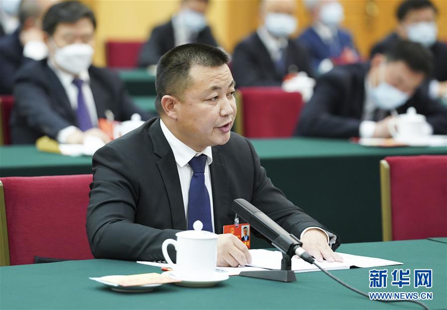 （新華全媒頭條·圖文互動）（11）從人民中汲取磅礴力量——習(xí)近平總書記同出席2020年全國兩會人大代表、政協(xié)委員共商國是紀(jì)實(shí)
