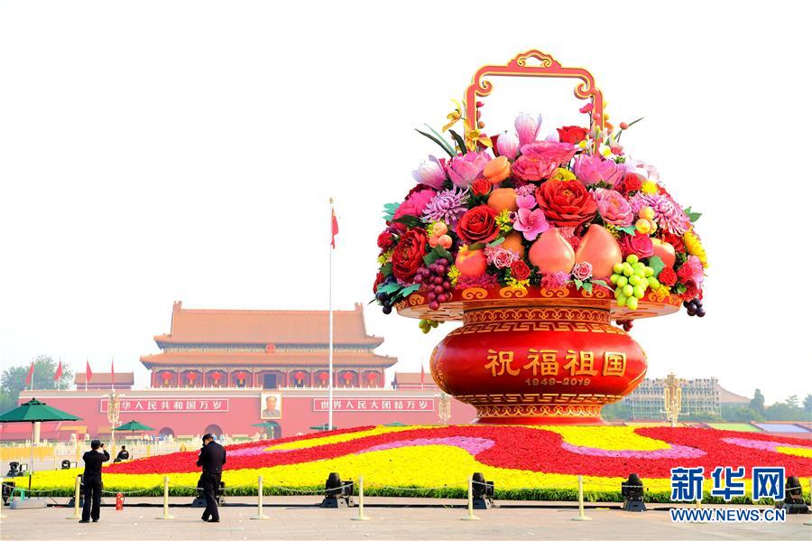 （圖文互動）（2）7小時組裝！18米高巨型“花果籃”亮相天安門廣場