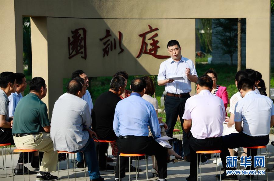 （新華全媒頭條·圖文互動）（10）開啟法治中國新時代——以習(xí)近平同志為核心的黨中央推進全面依法治國紀(jì)實