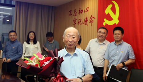 新黨員陳振新：“雖已耄耋，紅心向黨！”