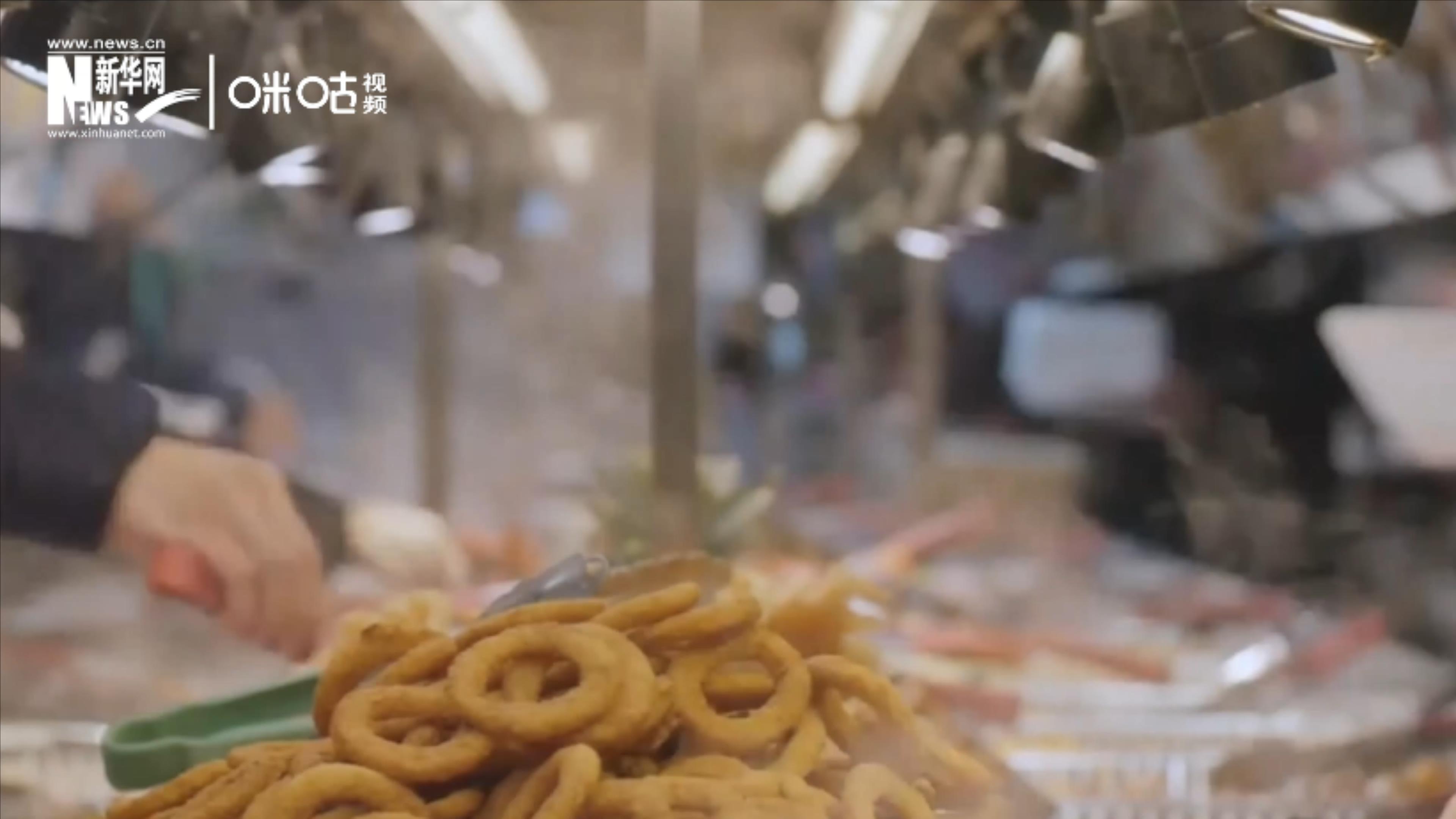 成噸的糧食遭到損失或浪費(fèi)，同時(shí)也有很多人正在挨餓