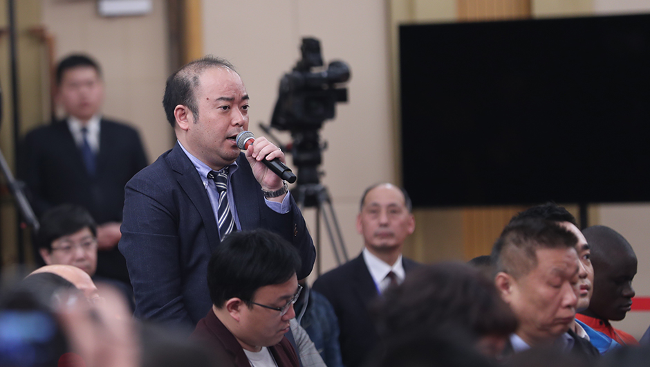日本經(jīng)濟(jì)新聞?dòng)浾? /></a>
</div>
</div>
<br />
<div id=