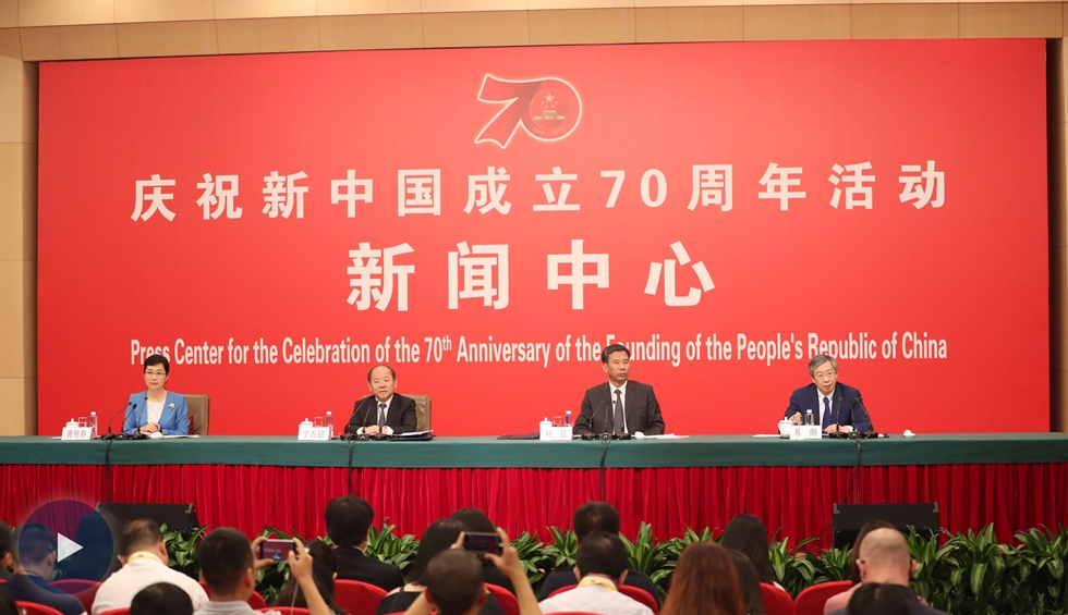 以新發(fā)展理念為引領(lǐng)，推進(jìn)中國經(jīng)濟(jì)平穩(wěn)健康可持續(xù)發(fā)展
