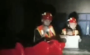 整理箱變小船 小朋友，消防員叔叔來了！